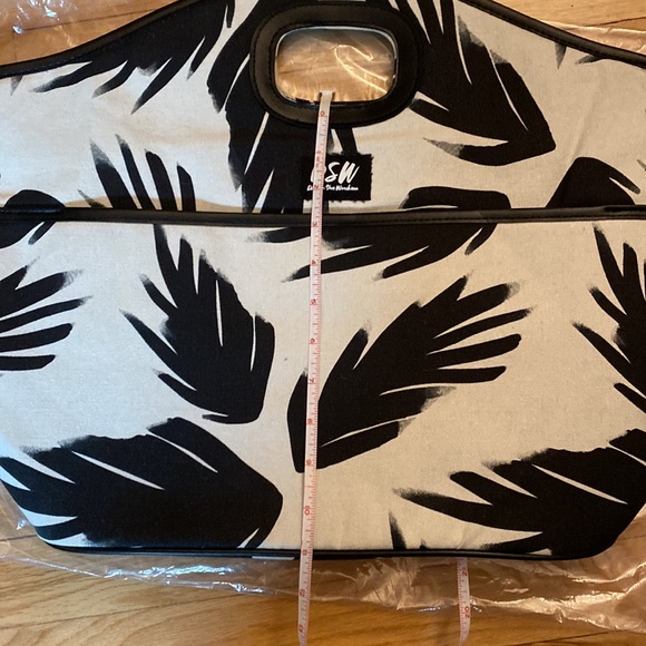 Black & white insulated tote. New - Picture 6 of 6